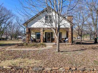 229 N Willow St, Douglass, KS 67039