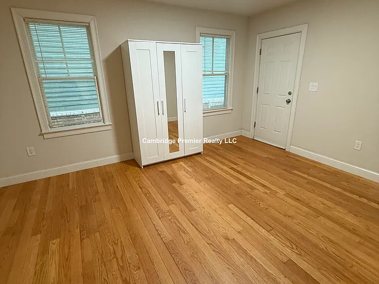461 Somerville Ave — Photo 4