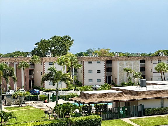 3rd image of 8101 SW 24th Ct APT 405