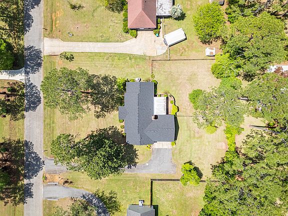 2nd image of 3207 Lancaster Ln