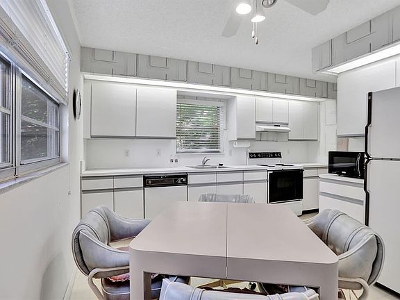 2nd image of 1501 Cayman Way #A2
