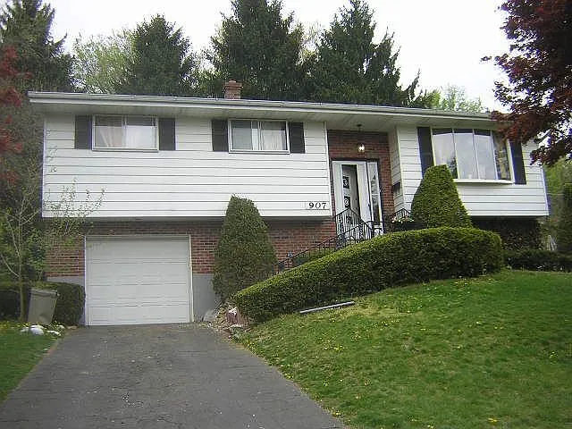 907 Whittier Dr photo 1
