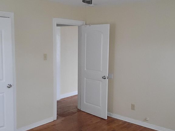 5th image of 4114 Christie St