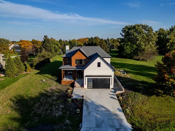 178 Meadowlark Dr, Hawthorn Woods, IL 60047