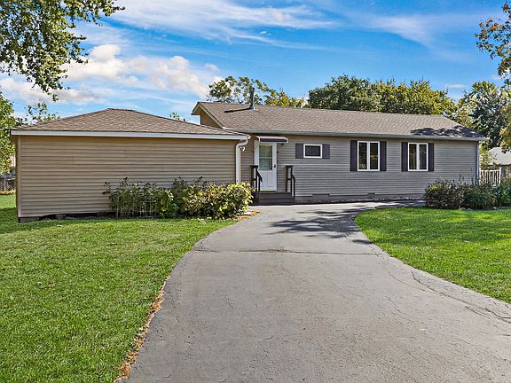 3rd image of 25210 W Park Dr