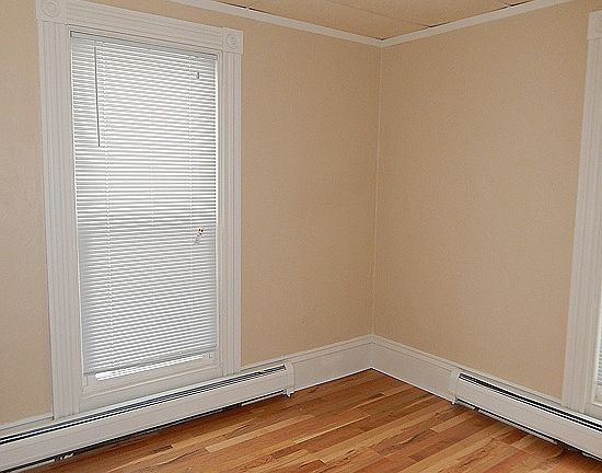 4th image of 246 Essex St APT 1