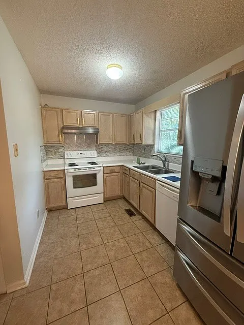 3 bed, 1680 sqft, $1,800 — Photo 4