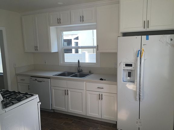 5th image of 142 Granada Ave