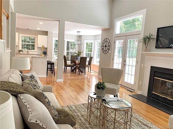 3rd image of 9423 Dogwood Garth Ln