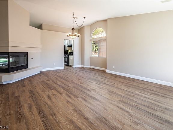 4th image of 9569 Summer Cypress St