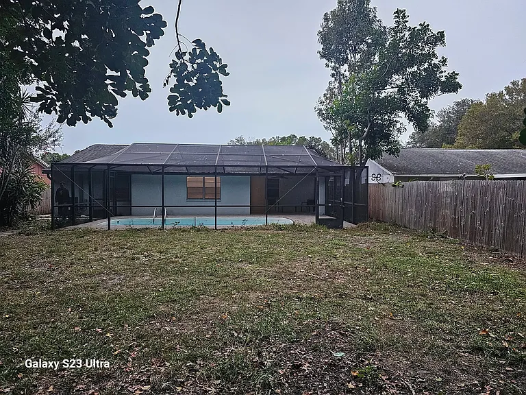 2065 Whitney Dr — Photo 15
