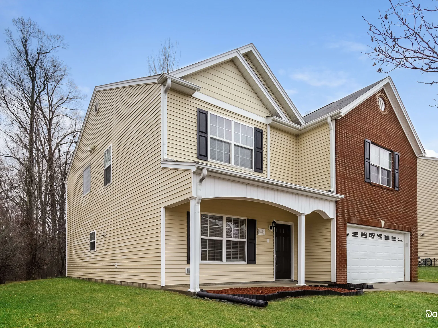 5 bed, 2.5 bath, 2720 sqft, $2,100 — Photo 3
