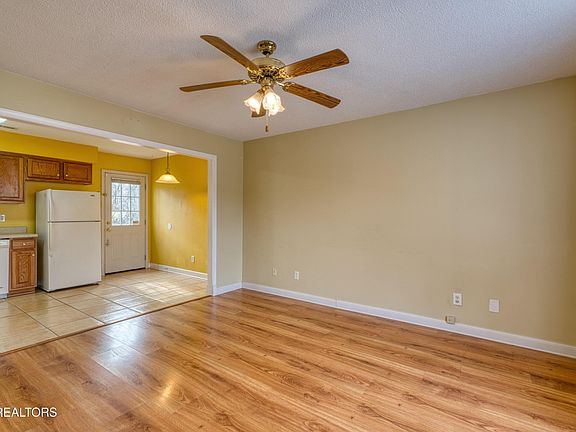 4th image of 920 Hazelbrook Way