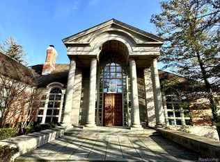 5261 N Bay Dr, Orchard Lake, MI