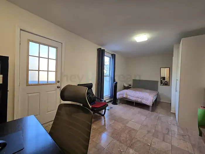 3 bed, 1.5 bath, 1100 sqft, $3,200 — Photo 2