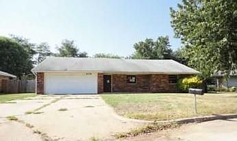 5th image of 608 Wood Crest St