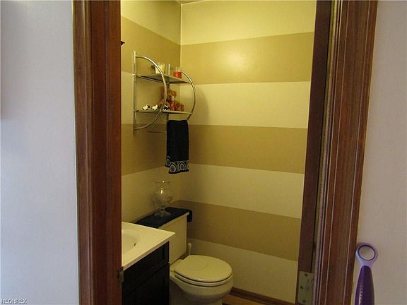 3rd image of 1262 Vantage Way