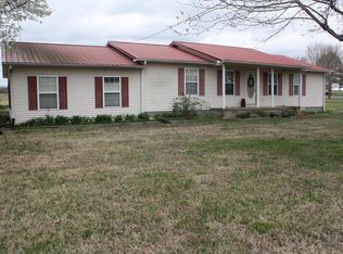 7525 Cedar Grove Rd, Big Sandy, TN 38221