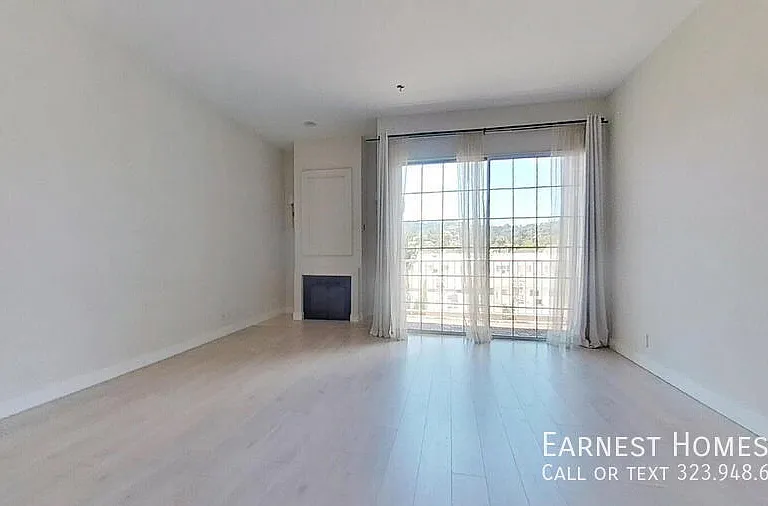 4348 Mammoth Ave #303 — Photo 4