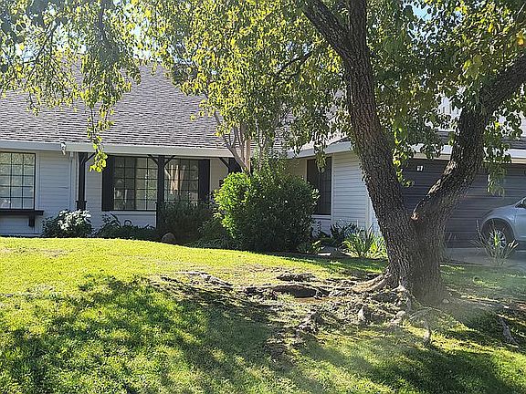 2nd image of 607 Lyndhurst Ave