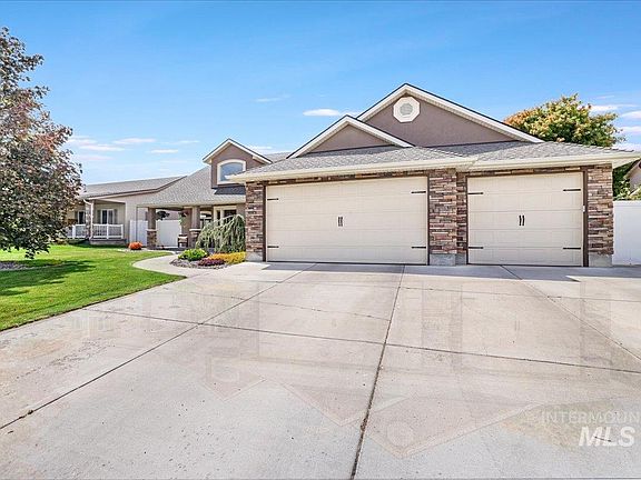 3rd image of 1021 Ballard Ln