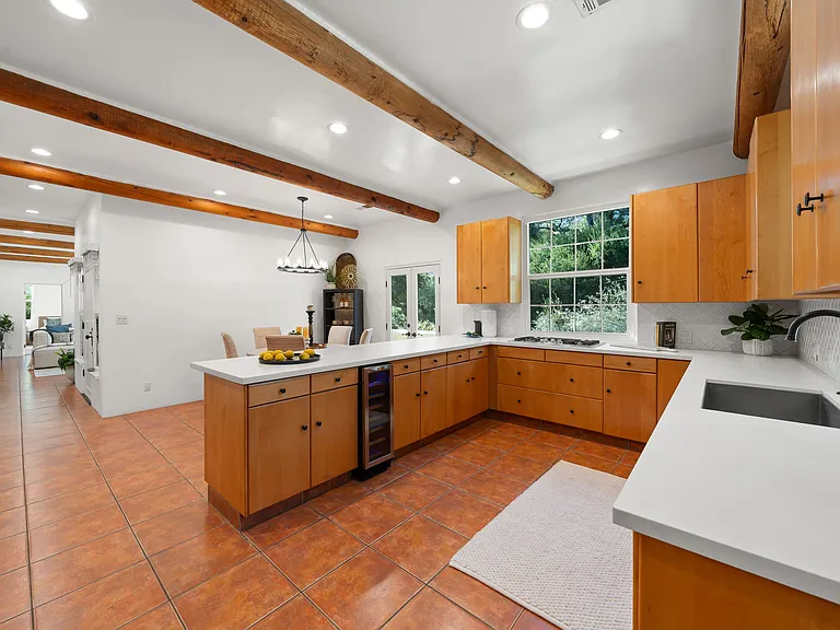 Large Gourmet kitchen, Quarts tops, wine fridge