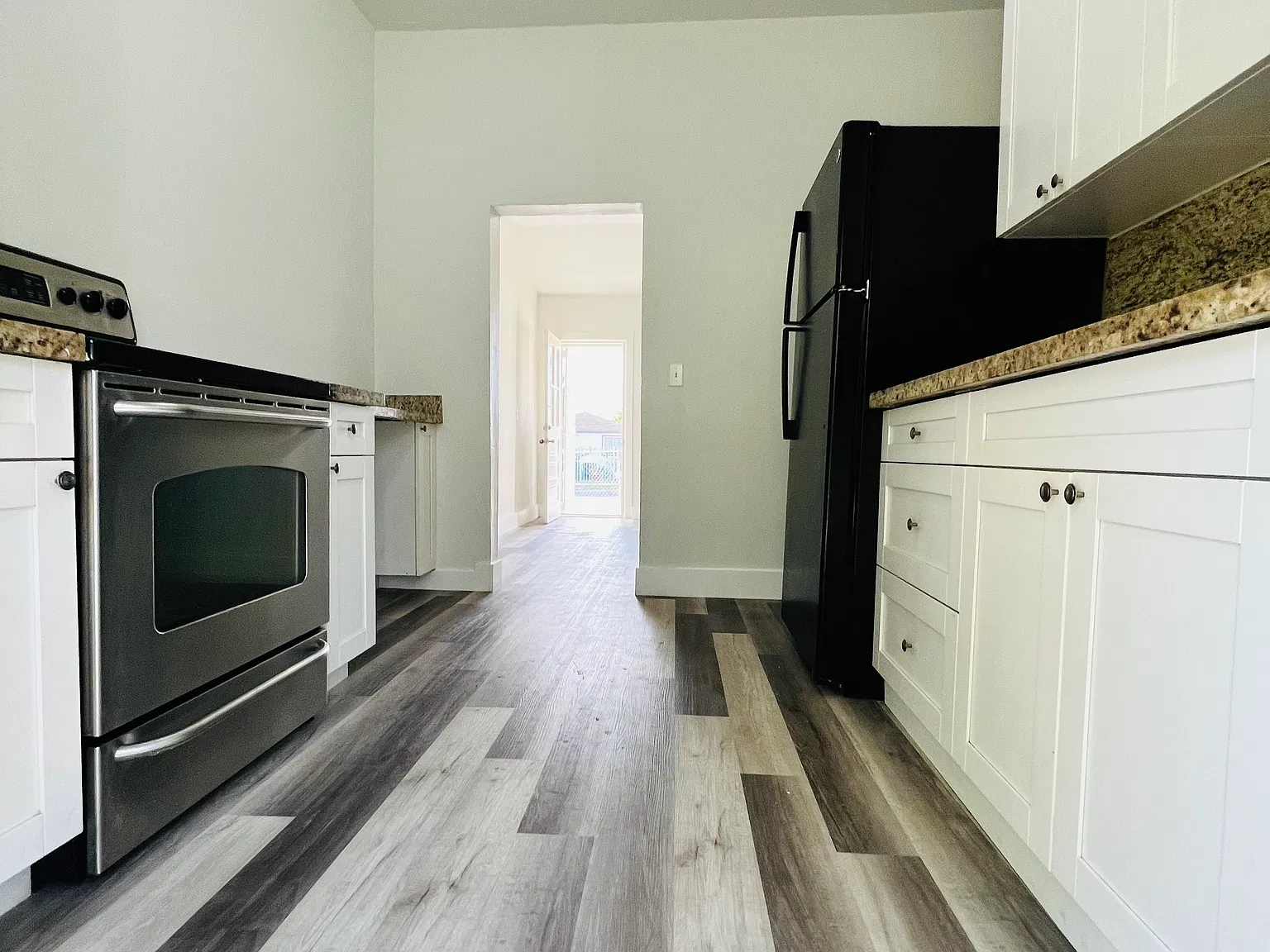 2 bed, 950 sqft, $2,100 — Photo 4