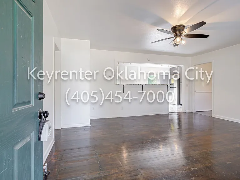 1524 Rowena Ln — Photo 3