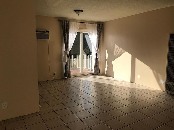 4th image of 616 N St Andrews Pl APT 4