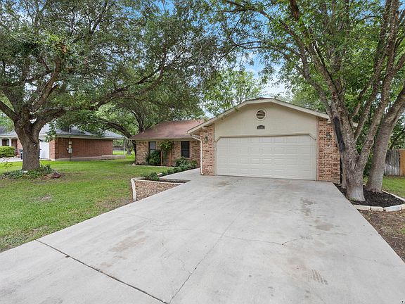 3rd image of 1546 Camellia Ln
