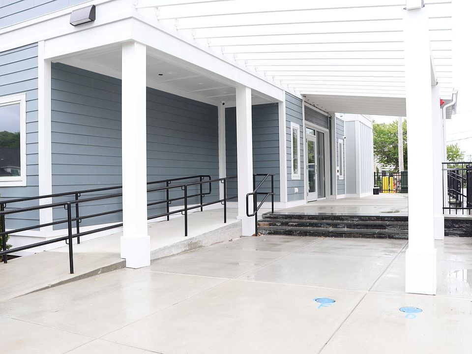1st image of 2-118 Old Colony Ave #2