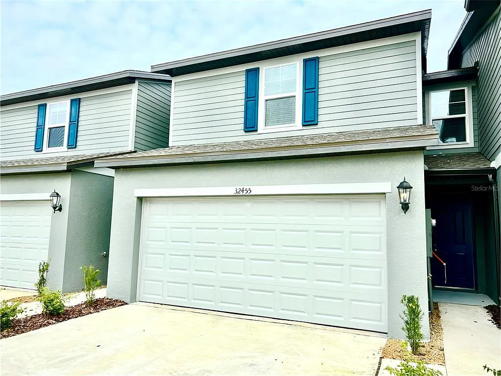 3 bed, 2.5 bath, 1566 sqft, $2,395 — Photo 1