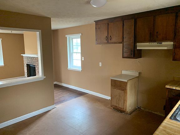 4th image of 132 Tanglewood Dr #A