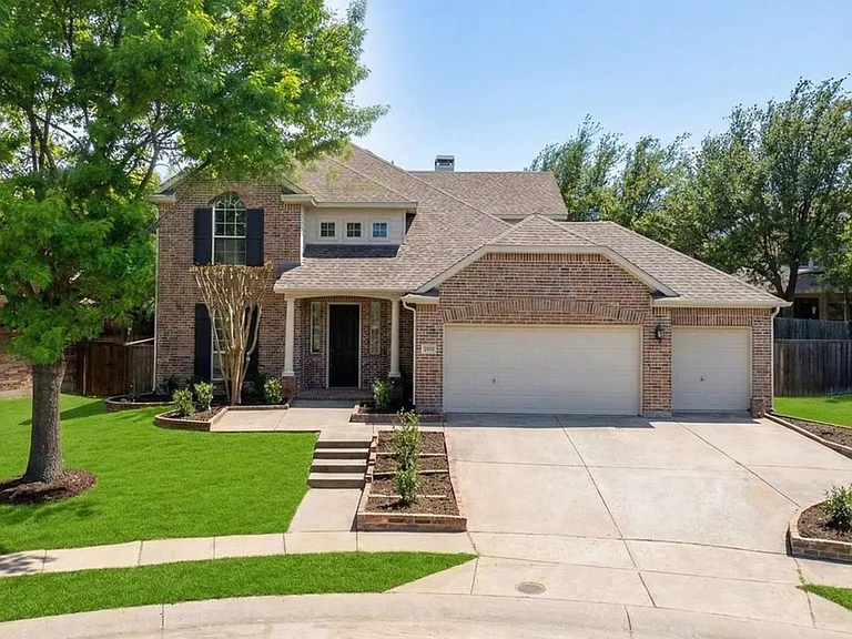 1709 Stapleton Dr — Photo 1