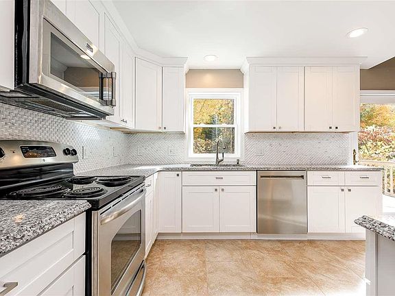 4th image of 10411 S Leelanau Way