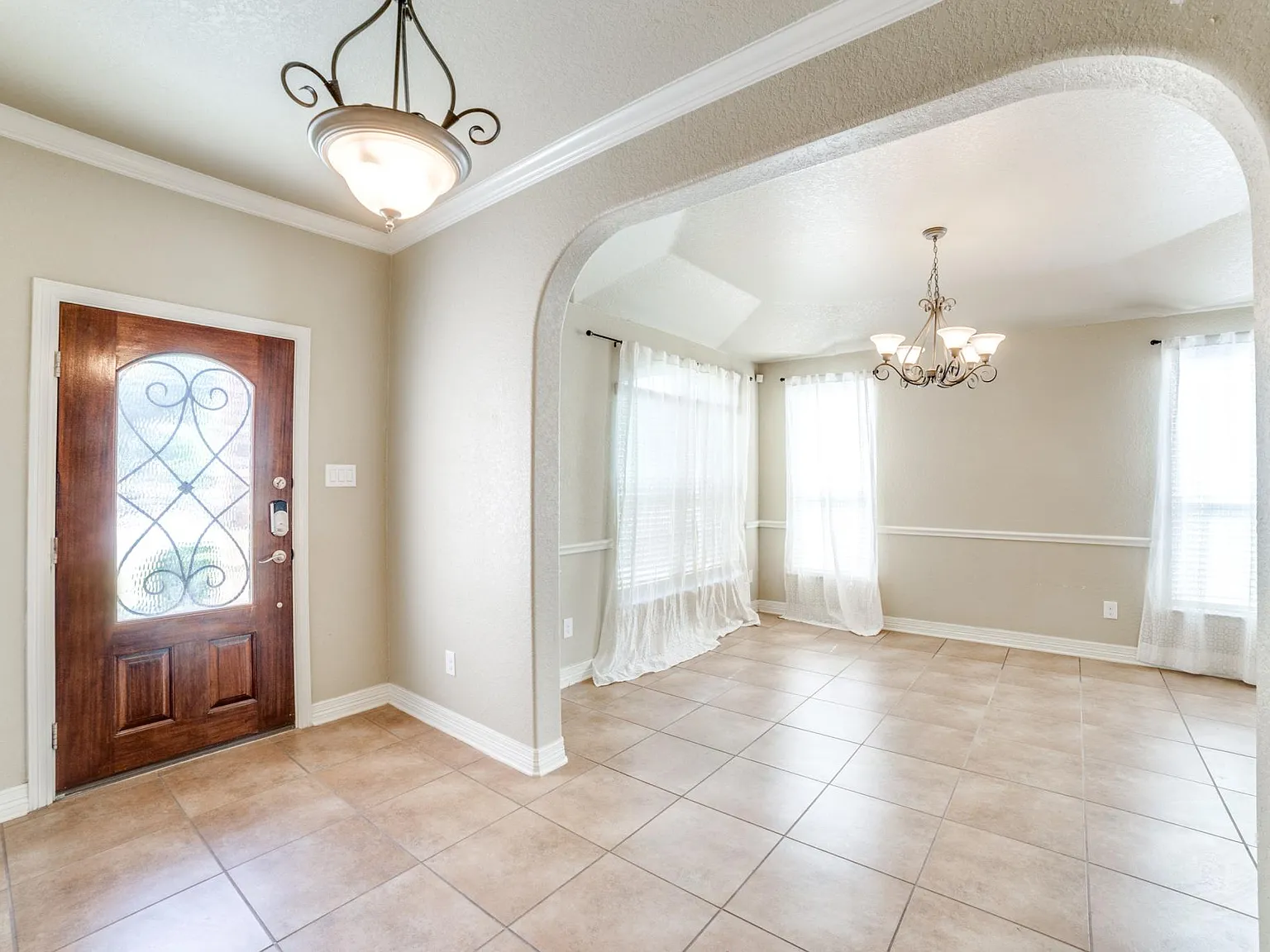 4 bed, 3.5 bath, 3180 sqft, $2,700 — Photo 3