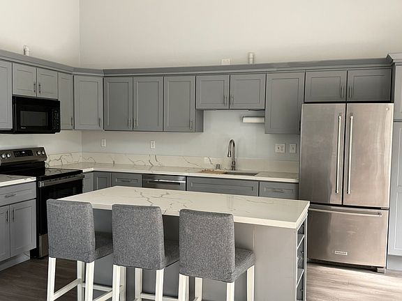 Kitchen: Newer Stove & Dishwasher