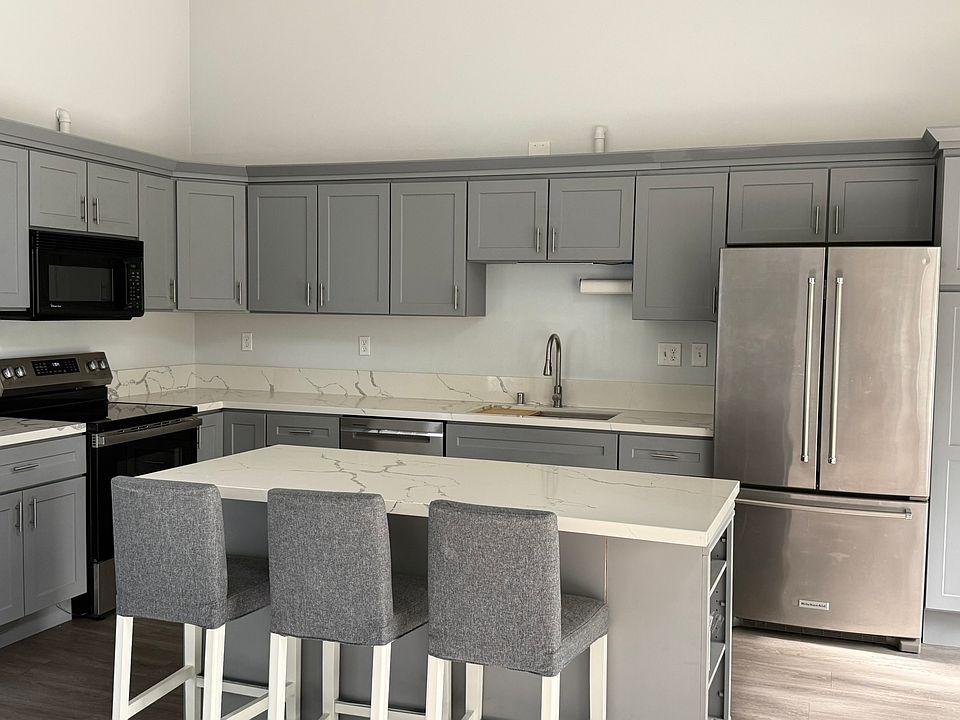 Kitchen: Newer Stove & Dishwasher