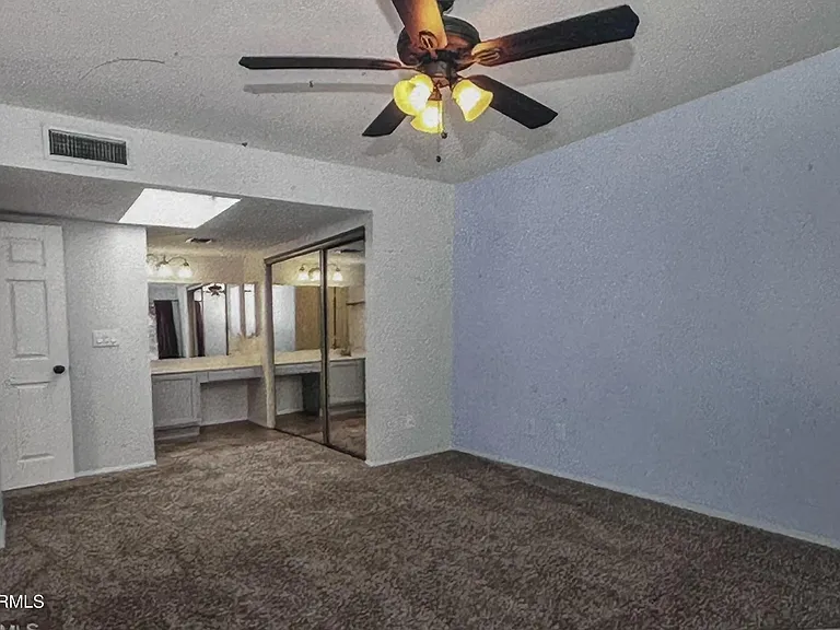 33 E Beck Ln — Photo 14