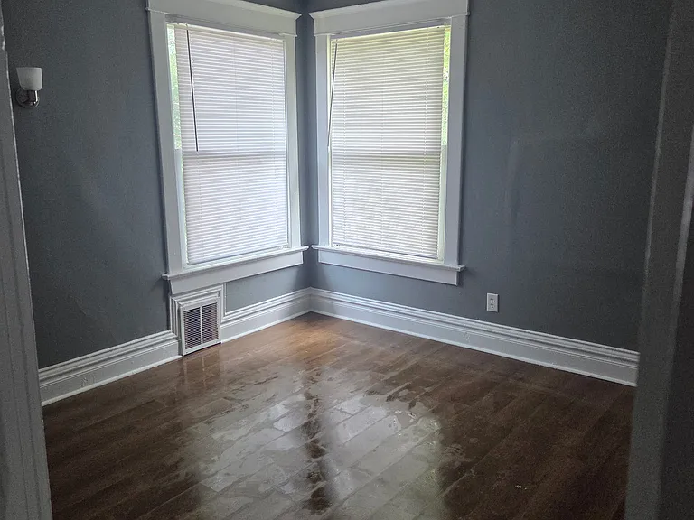 704 E Lasalle St — Photo 6