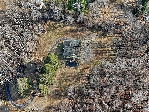 4th image of 1335 Creek Rd