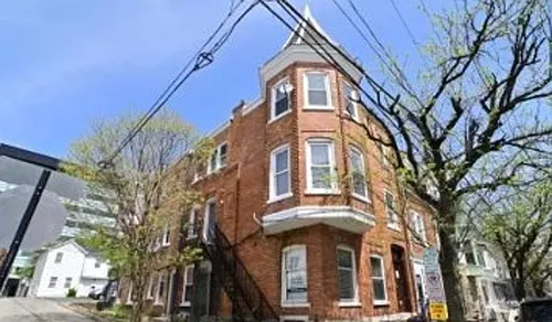 831 W Walnut St Photo 1