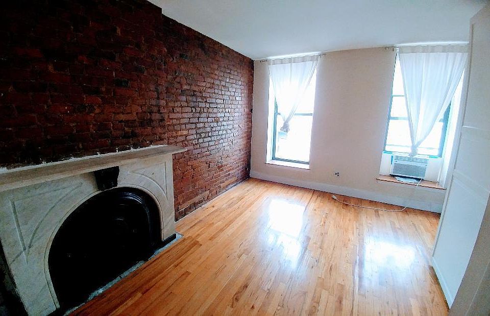 2nd image of 525 Henry St APT 2