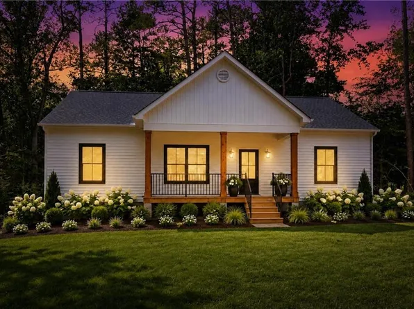 42 Stampers Bay Rd, Hartfield, VA 23071