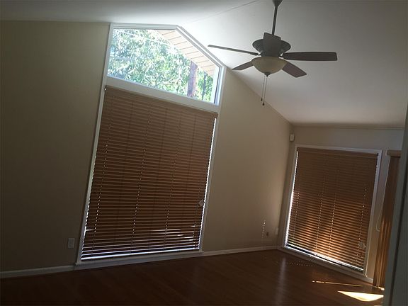 3rd image of 365 Littlejohn Dr