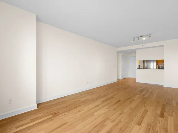 120 Riverside Boulevard image 4 of 16