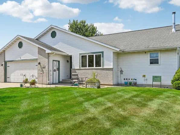 683 N Woods Edge Dr, Oregon, WI 53575