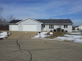 738 Birch Rdg N, Peosta, IA 52068