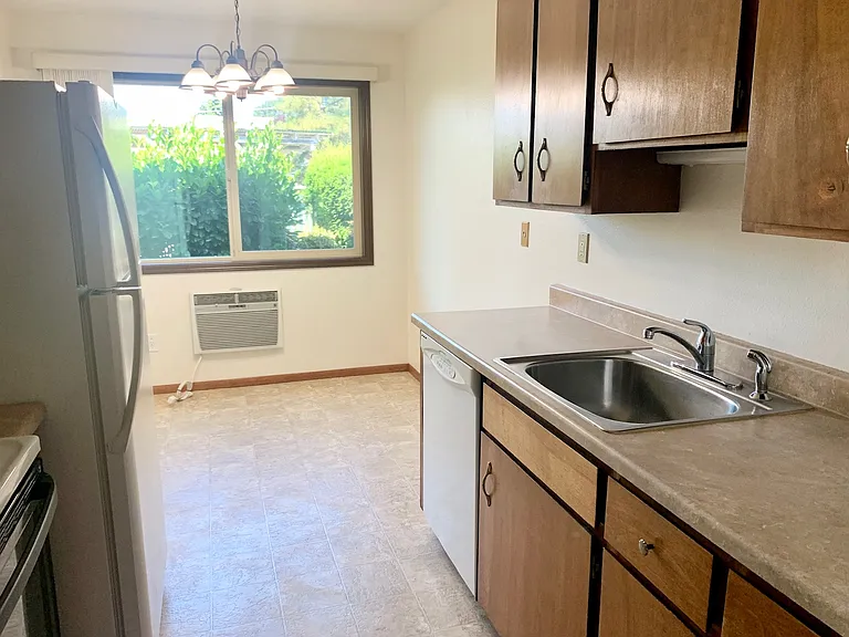 2045 Tibbetts Dr — Photo 32