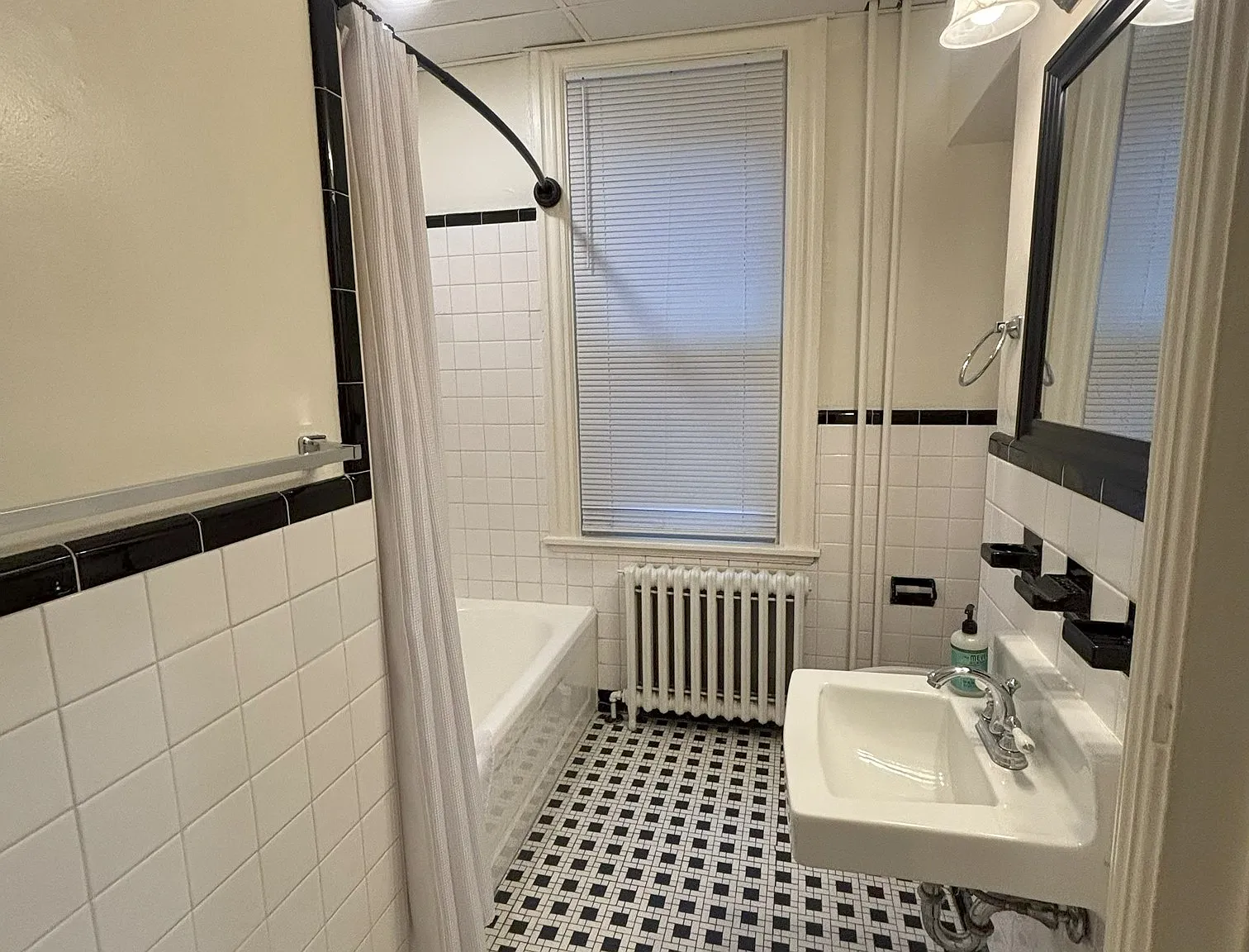 2 bed, 945 sqft, $1,700 — Photo 4